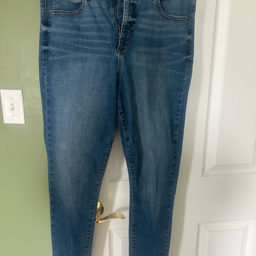 GAP Skinny Jeans in Medium Blue Wash